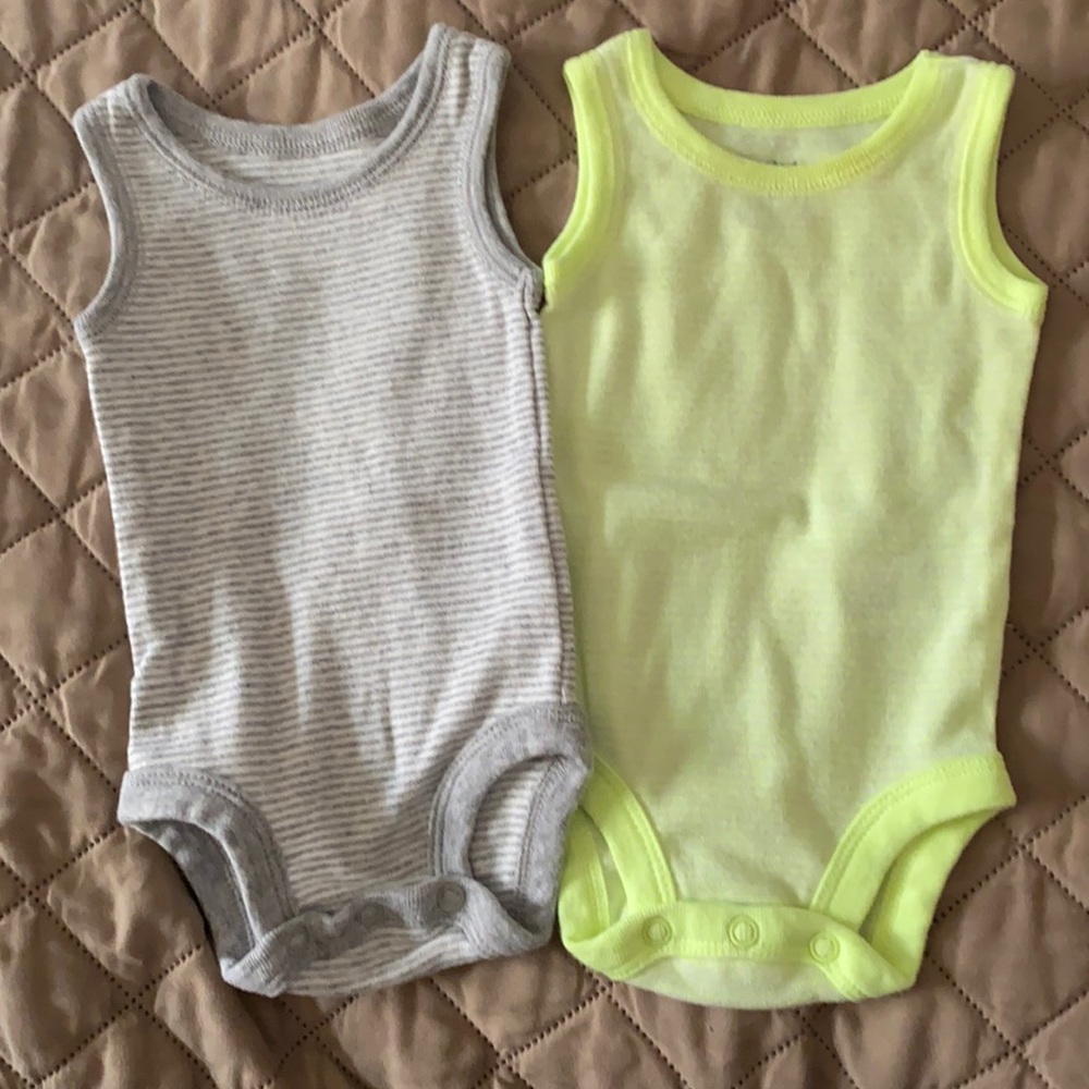 Carter’s newborn set of 2 onesies